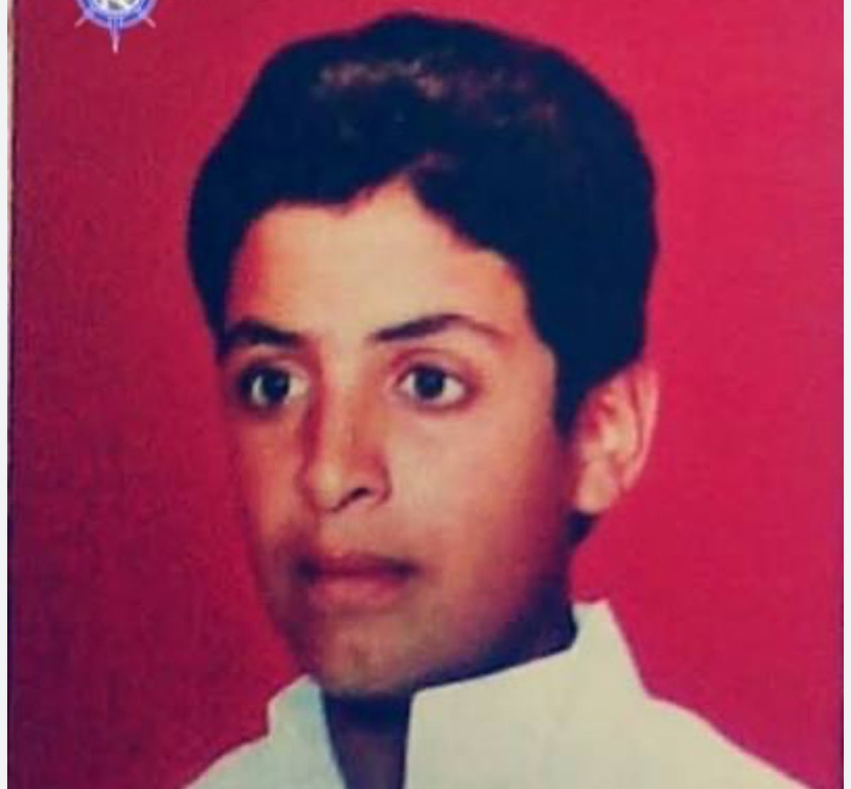 قبل أعوام 
كُلّفت مديرًا لمدرسة متوسطة تحمل اسم
 (محمد ناهض العتيبي)

ظننته اسمًا من رموز التربية… 
لكنني اكتشفت أنه فخر وطن.

فهو رحمه الله طفل كويتي شهيد اغتالته يد الغدر الإيراني الإرهابي في أحداث تفجيرات المقاهي الشعبية في الكويت 1985

رحم الله شهداءنا الأبرار🇰🇼