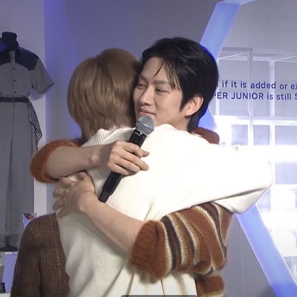 sirurps's tweet photo. ㄱㅎㅊ오빠 6년전그때랑 표정달라진거
느껴주실분 제발 https://t.co/HRyAhmpSLX