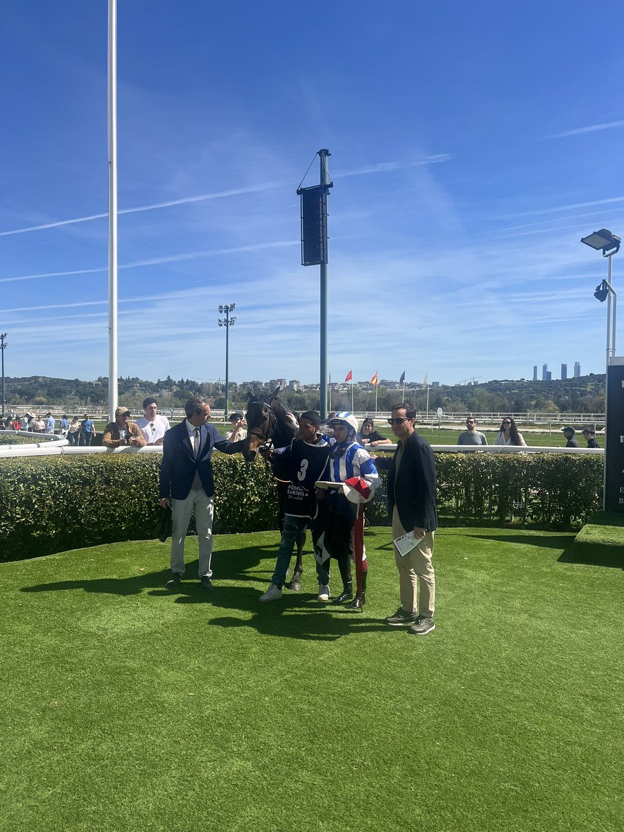 HipodromoMadrid's tweet photo. Segunda carrera: Premio Jesús Méndez 

🥇 Shy Guy, Cuadra Mediterráneo, preparación de @ArizkorretaR y monta de @jgelabertb 
🥈 Zagala
🥉 Cholo

¡Enhorabuena a los ganadores!🏇🏆 https://t.co/jbSAjGuFm4