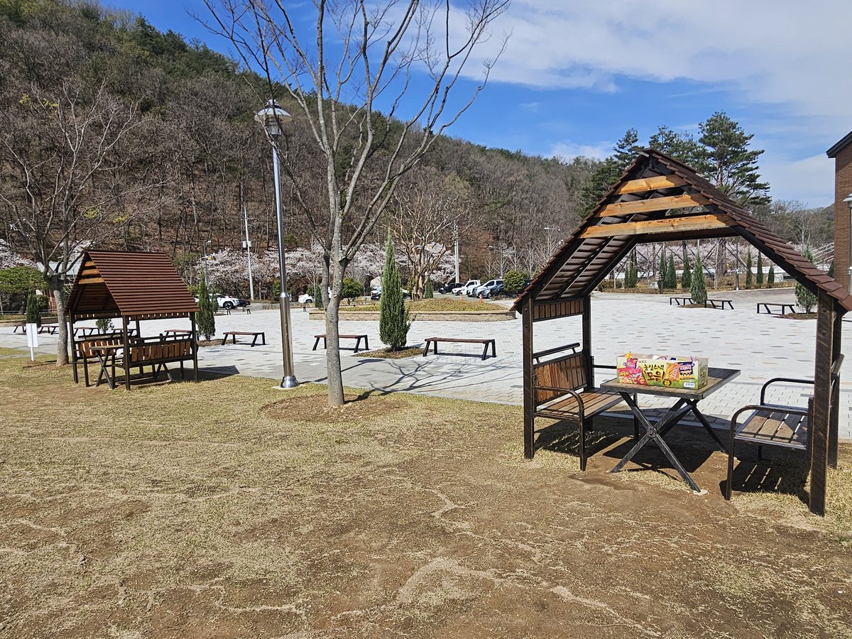 회전문 tweet media