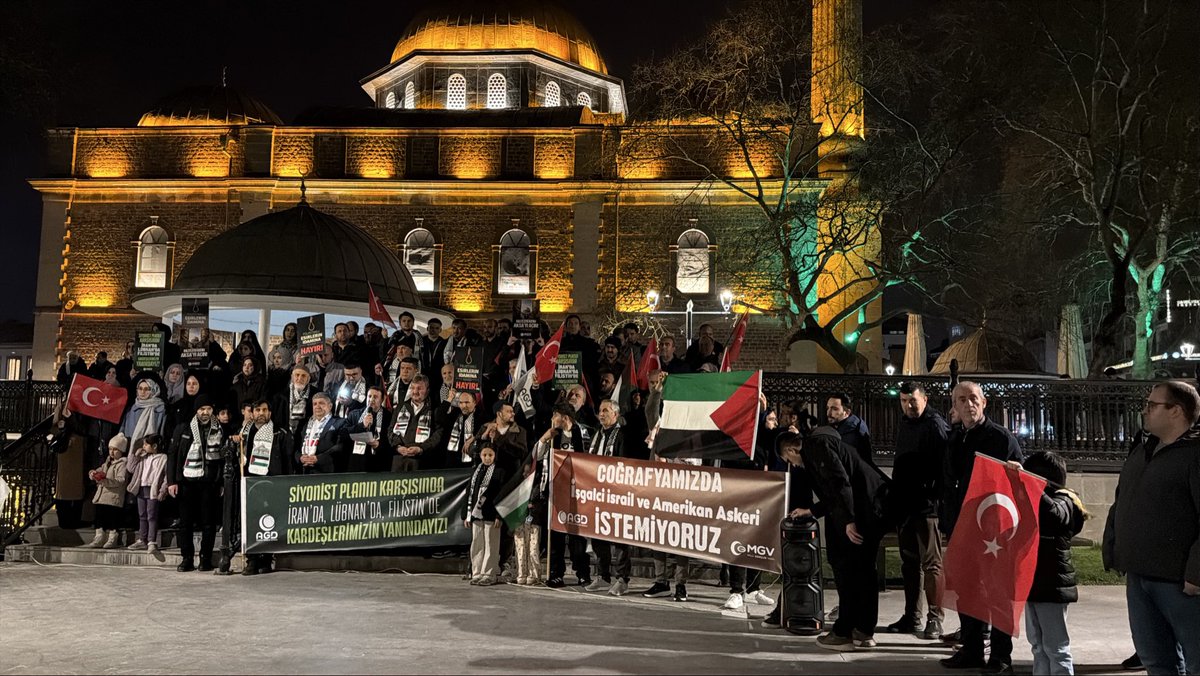AGDSalihTURHAN's tweet photo. Filistinli mazlumlara idam kararı çıkarılması, insanlık vicdanına vurulmuş ağır bir darbedir.

Mescid-i Aksa’nın 839 yıl sonra ilk defa kapatılması ise sadece bir mabedin değil, ümmetin onurunun hedef alındığının açık göstergesidir.

İran'a yapılan siyonist saldırılar ise bölgeyi işgal planının apaçık ilanıdır.

Dün ülkemizin dört bir yanında gerçekleştirilen eylemlerle milletimiz bu zulme sessiz kalmayacağını bir kez daha göstermiştir.

Anadolu’nun her köşesinden yükselen bu ses; adaletin, merhametin ve kardeşliğin sesidir.

Bizler, zalimin karşısında, mazlumun yanında olmaya devam edeceğiz.

Bu mücadele yalnızca Filistin’in, Lübnan'ın, Yemen'in, İran'ın değil, insanlığın mücadelesidir.

Susmayacağız!
Alışmayacağız!
Unutmayacağız!