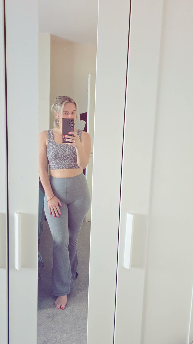 BexsMayne's tweet photo. Yoga isn't always sunshine and rainbows, sometimes its a battle with you to just make it through and hope for the best!
Flexibility was not my friend today it was a case of battling my inner self and adapting to fit me!
Happy Sunday!
ππ§ββοΈπ
#yoga #millwall #notmillwall https://t.co/RveHsWGfTp