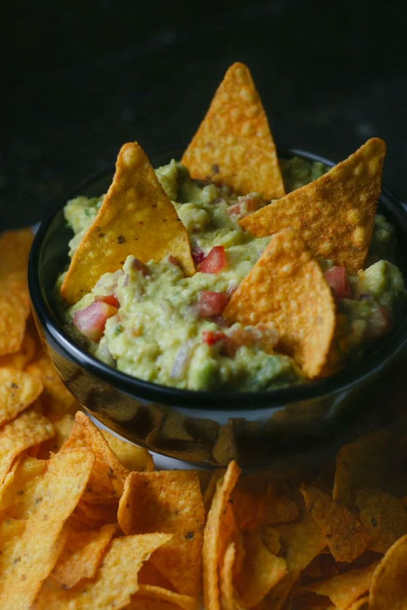 junedarville's tweet image. 🥑 𝐂𝐡𝐮𝐧𝐤𝐲, 𝐅𝐫𝐞𝐬𝐡 𝐆𝐮𝐚𝐜𝐚𝐦𝐨𝐥𝐞
🥑 A bright, chunky, easy guacamole recipe that brings instant sunshine to tacos, chips and every table. #avocado #guac
🥑 𝐑𝐞𝐜𝐢𝐩𝐞 &amp;gt;&amp;gt; junedarville.com/easy-guacamole…