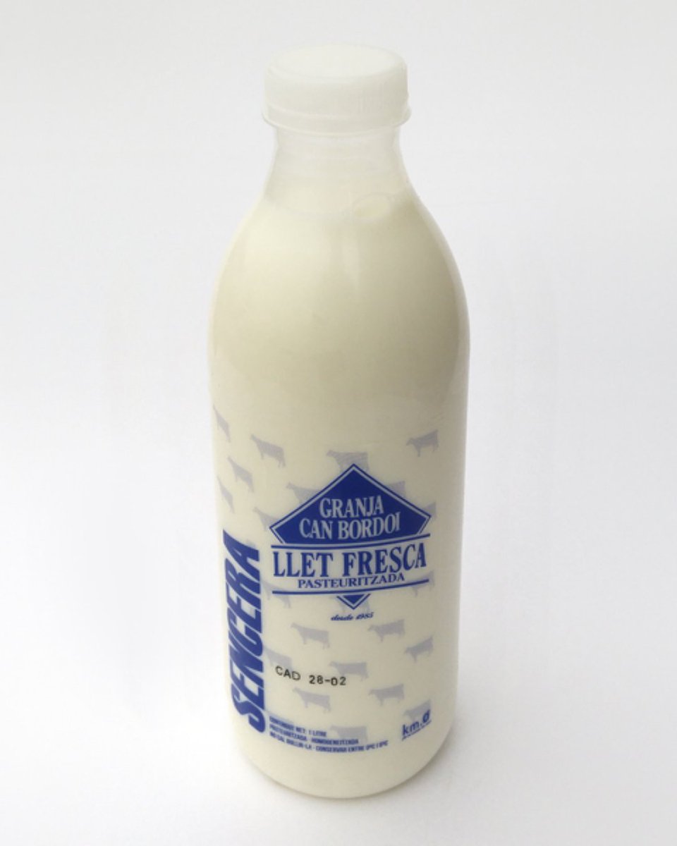 BenvingutsPages's tweet photo. El Joan, la Montse i el Jordi cuiden cada dia un centenar de vaques de llet al Vallès Oriental. I amb aquella llet, elaboren des de mató fins a iogurts i formatges artesans sota la marca Mogent.🥛

Voleu visitar-los?
https://t.co/xe3XIehfgU 

#BenvingutsAPagès https://t.co/1WVekdCQkI