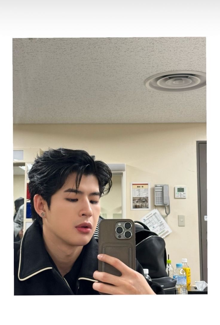 𝐌𝐚𝐫𝐤 tweet media