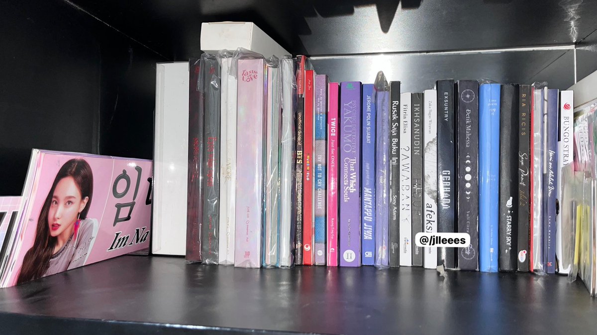 jlleees's tweet photo. help mauu kosongin lemari❗️
lighstick twice, album twice, iu, treasure, secret number, pc kpop, buku dll, aku simpen baik album
#wts #zonauang #zonajajan #albumkpop #twice #iu #treasure #pckpop #albumkpop #wtb #lighstick https://t.co/m3XJo4VFVj