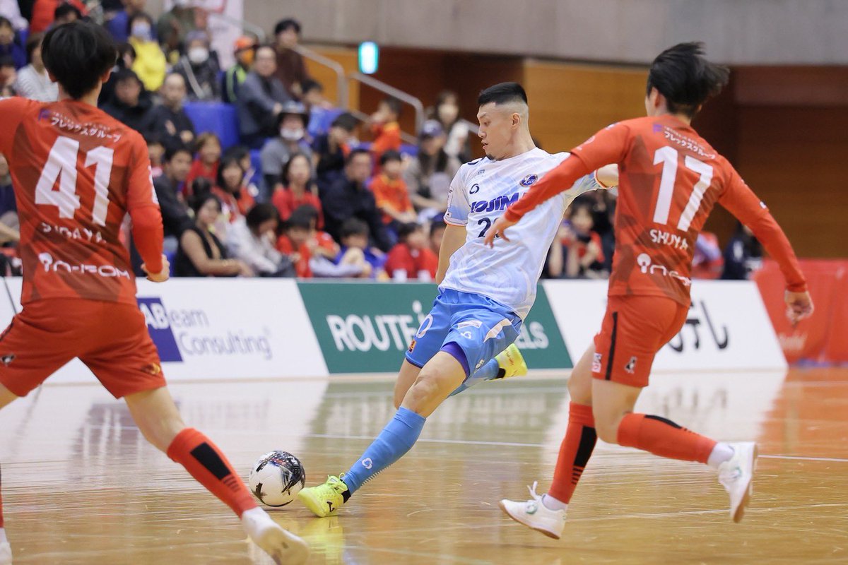 s_seiya0827's tweet photo. 昨シーズンもサポートありがとうございました！
@sol_sorriso 様はプレーも実際にしてるので、シューズの事やウェアなどの相談にも乗ってくれます✨
その他にも色々なお話も聞けるので是非ともよろしくお願いします！
#futsal
#solsorriso
#フットサルショップ
#joma
#futsalshoes https://t.co/er4OEpNsnp