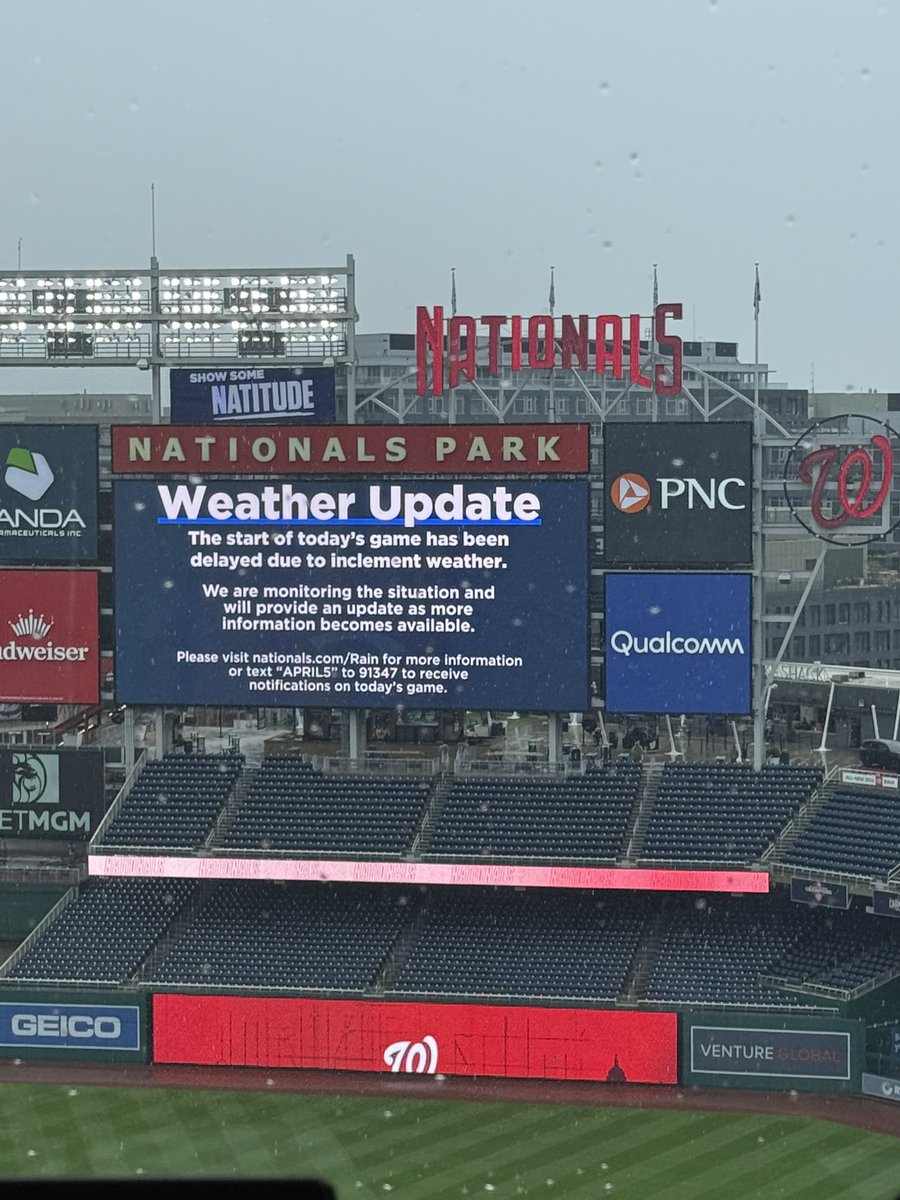 kirsten_watson's tweet image. #Nationals officially announce the game will be starting in a delay.