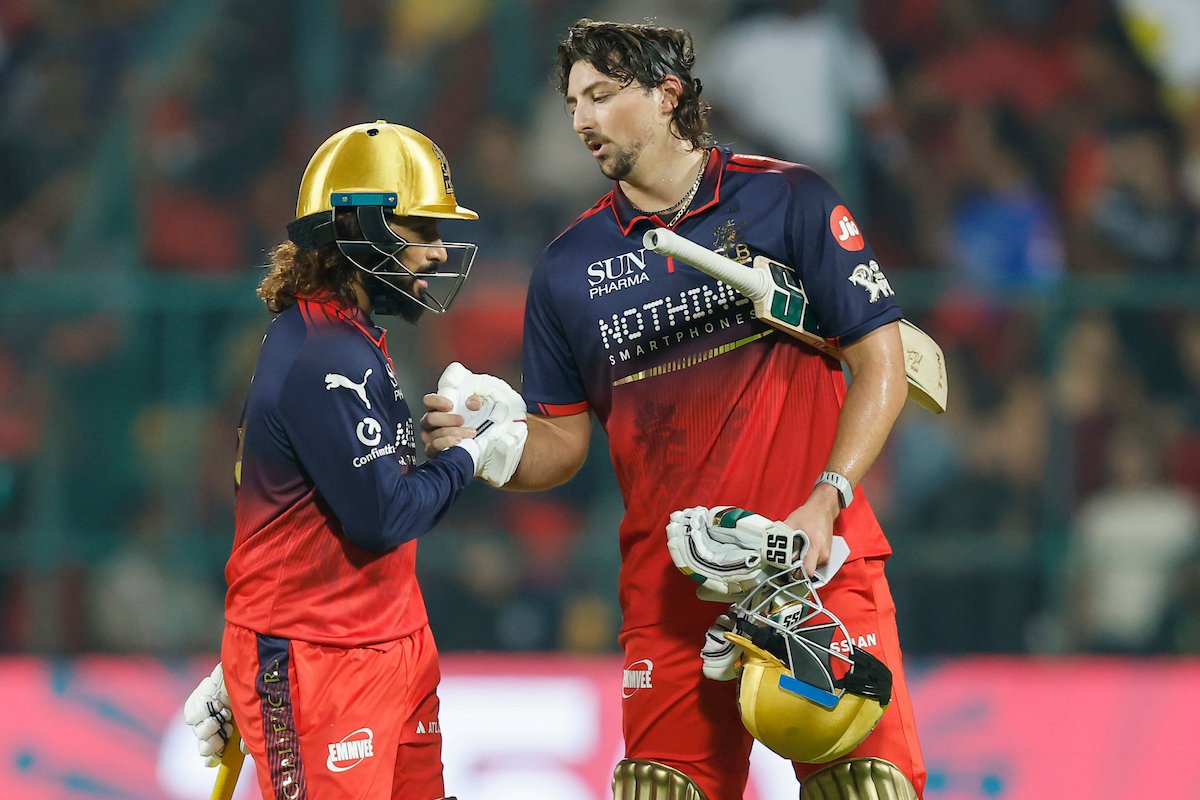 TamannaahB21527's tweet image. Tim David - 70*(25). 🤯
Devdutt - 50(29).
Rajat - 48*(19).
Phil Salt - 46(30).
Kohli - 28(18).

RCB POSTED 250/3 IN 20 OVERS AGAINST CSK AT CHINNASWAMY. 🔥💥
#RCBvsCSK