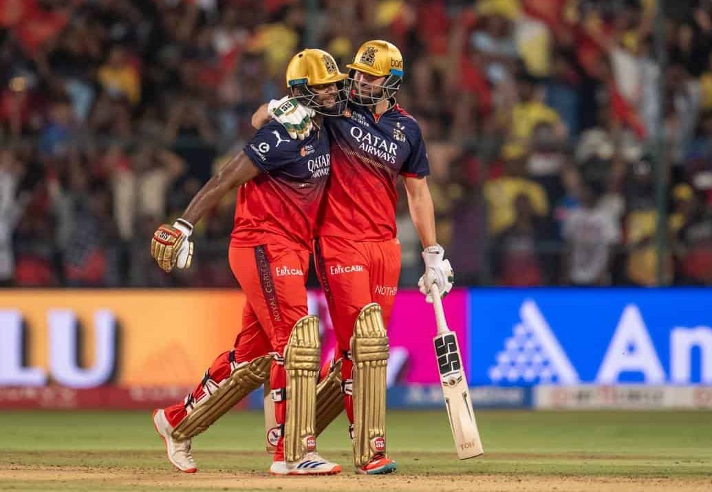 TamannaahB21527's tweet image. Tim David - 70*(25). 🤯
Devdutt - 50(29).
Rajat - 48*(19).
Phil Salt - 46(30).
Kohli - 28(18).

RCB POSTED 250/3 IN 20 OVERS AGAINST CSK AT CHINNASWAMY. 🔥💥
#RCBvsCSK