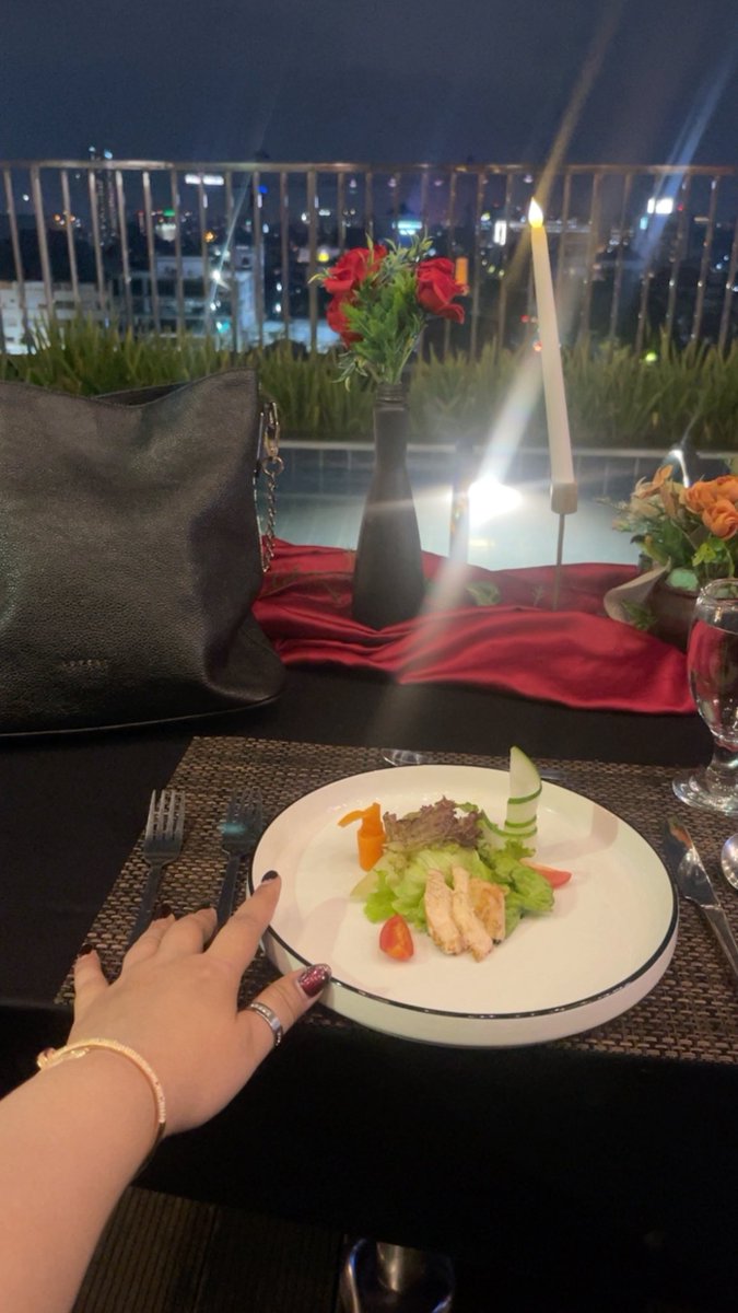 divastrawrbey_'s tweet photo. Candlenight dinner solokota dulu,sebelum selasa ke malang after than ke Surabaya ya https://t.co/nTyAJ8K4tz