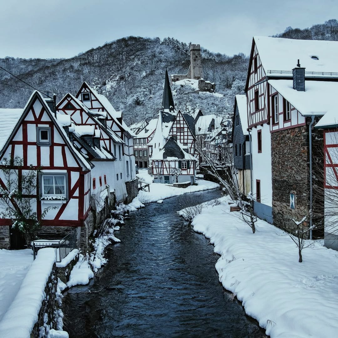 Wind blows scent of fresh pastries through town