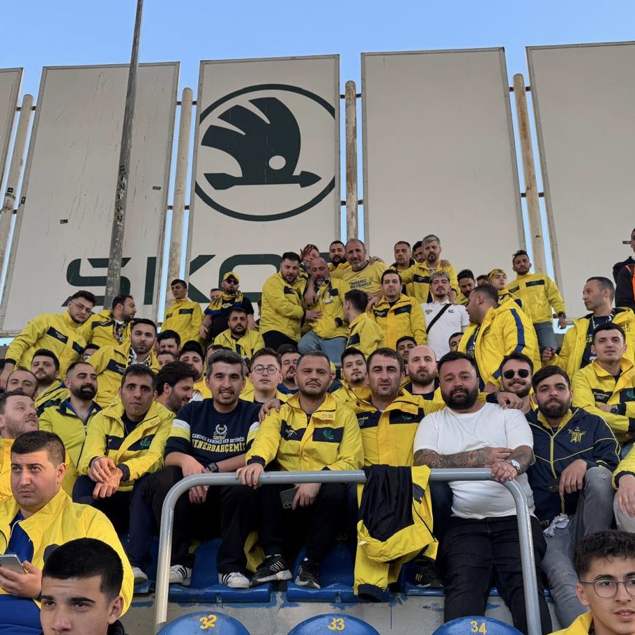 1907Tribun's tweet photo. Beşiktaş maçı öncesinde tribündeki yerimizi aldık! #HepPeşinden

#FenerbahçeTribünüHayattır https://t.co/zyNL0wv3ju