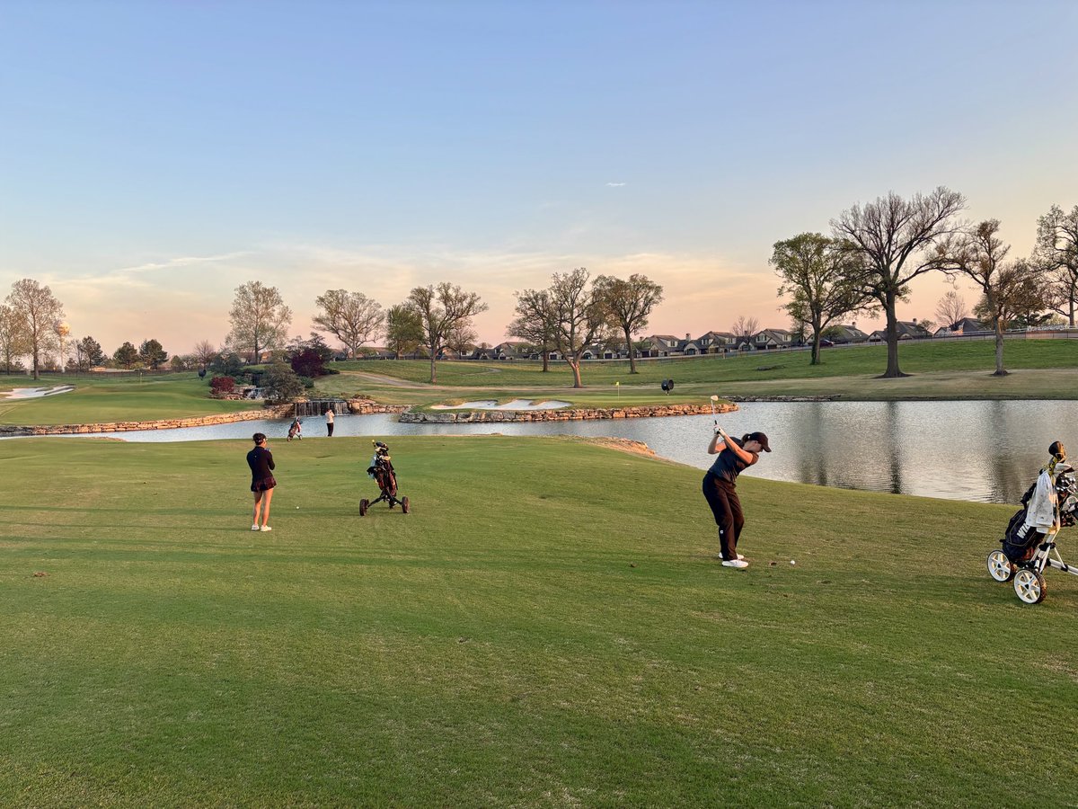 WayneStateGolf's tweet photo. Happy Easter from Wildcat Golf! https://t.co/ciFdgzP9je