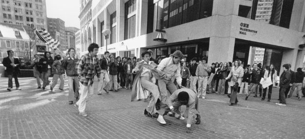 1976 Live tweet media