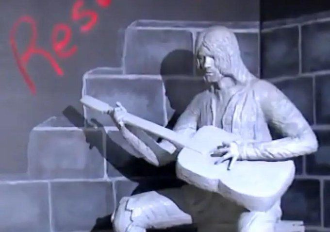 crockpics's tweet image. The Kurt Cobain statue was unveiled in his hometown of Aberdeen, Washington, April 5, 2011. #KurtCobain #RIP