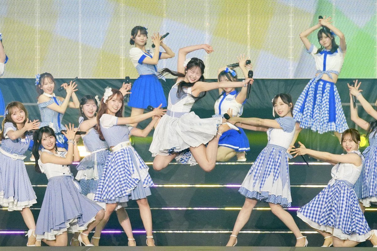 itomomostar's tweet photo. 19期のギンガムチェックの衣装がいつもと違っているのが新鮮だった。

そして、いとももがついに大島優子の衣装を継承したのも胸熱だし、19期ではかわゆいが着ているまゆゆの衣装をゆいゆいが着てるのもエースを継承したからこそで嬉しかった😊

#伊藤百花 #小栗有以 https://t.co/rFbtt2FqfI