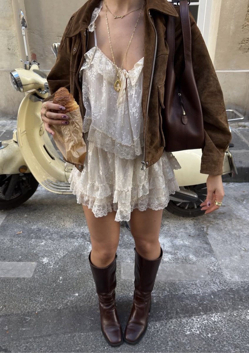 julie 𝜗𝜚 tweet media