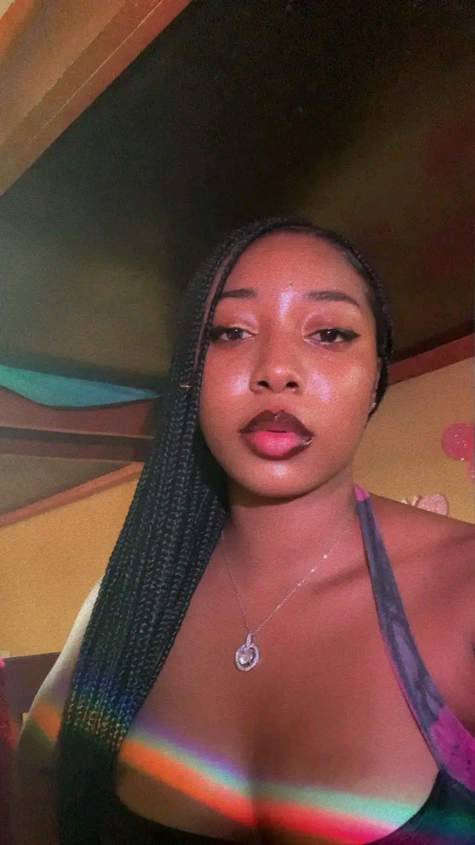 Helen 🎀 tweet media