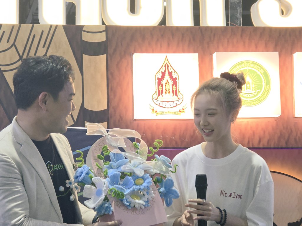 maew​ suphicha tweet media