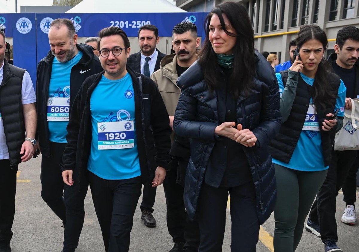 CK_Samsun's tweet photo. Anadolu Ajansı’nın 106. kuruluş yıl dönümü vesilesiyle yerli ve yabancı binlerce sporcunun katılımıyla düzenlenen mücadelenin yaşandığı #1920Koşusu’na katılarak bu büyük organizasyonun heyecanına ortak olduk. 🏁

@anadoluajansi ’mızın kuruluş ruhunu atletizmin birleştirici gücüyle buluşturduğu bu anlamlı spor organizasyonunun düzenlenmesi vesilesiyle Genel Müdürümüz Sn. @serdarkaragoz ‘ü ve Anadolu Ajansı ailesini gönülden tebrik ediyor, ödüllerini takdim ettiğimiz tüm sporcuları 🏃🏻🏃🏻‍♀️kutluyorum. 🏆