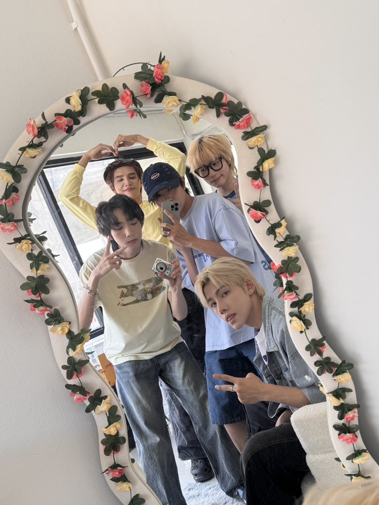 𝐀𝐲𝐝𝐞𝐧 tweet media