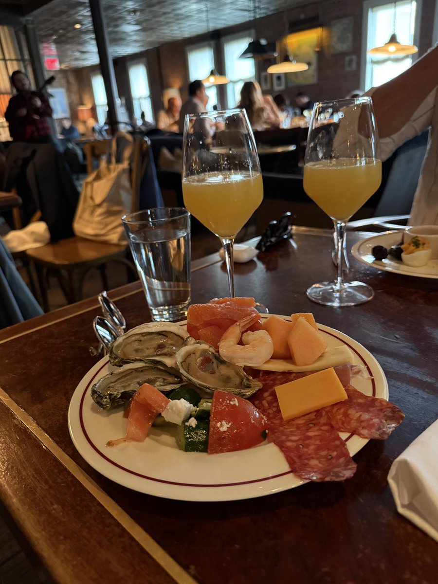 Mid Thirties Manhattan Guy tweet media