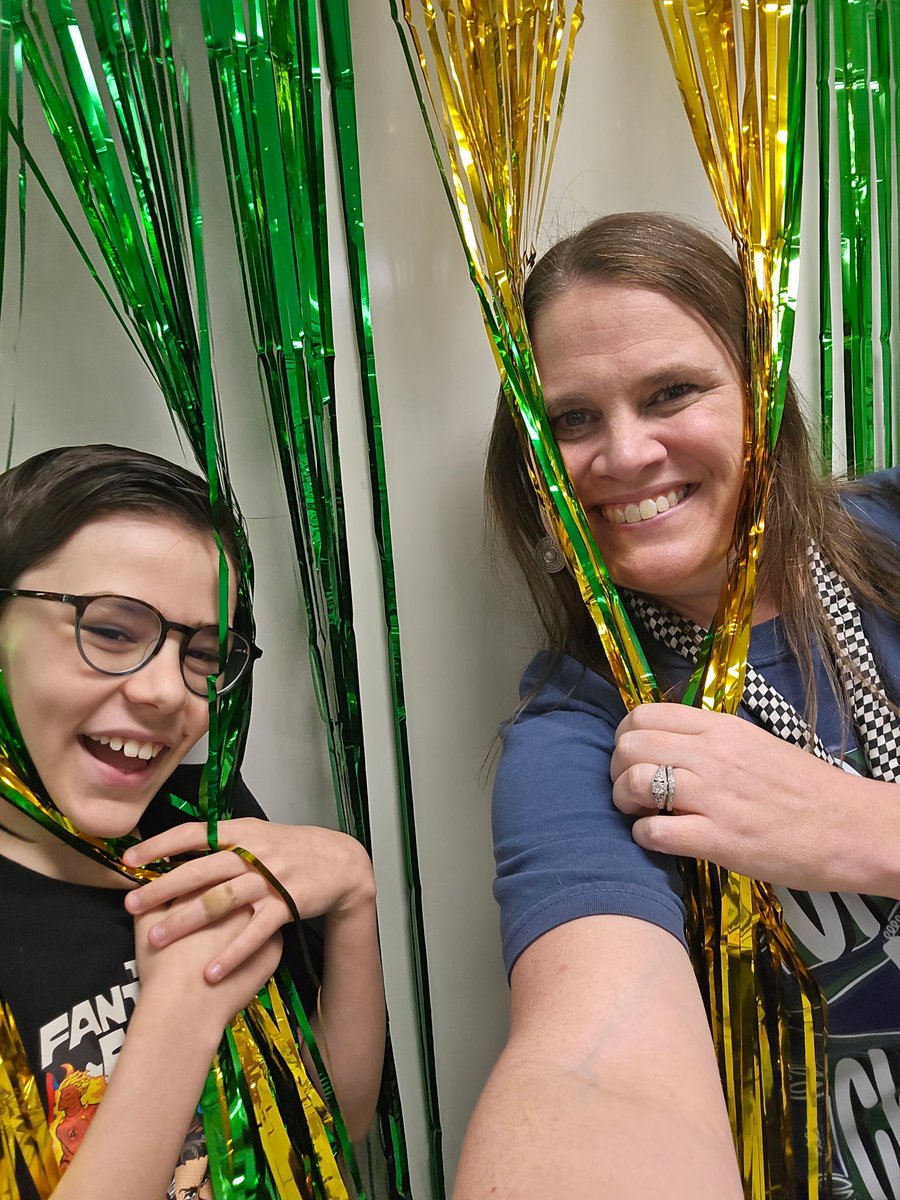 CreekViewElem's tweet photo. We are so lucky to have PALs as awesome as this! Last Friday, we had another amazing PAL day to close out March!🌈🍀✏️

#cvescheetahs @FultonCoSchools https://t.co/4KR1pAjNsy