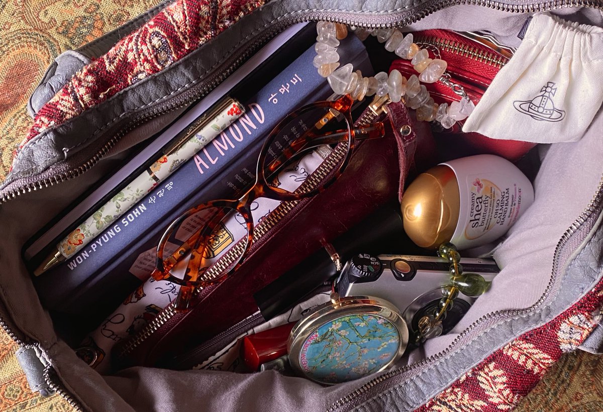 𝓅𝑜𝓁𝓁𝓎 tweet media