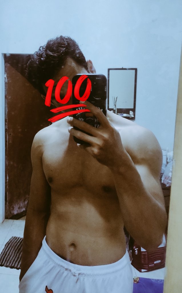 rafaelBt90's tweet photo. uda mandi, uda bersih. ga mau ngaotorin lg ni? 🤣🤣 #gaysurakarta #gaysolo https://t.co/3byfU0w8Mq