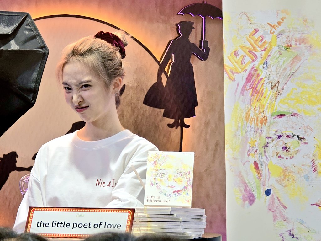 maew​ suphicha tweet media