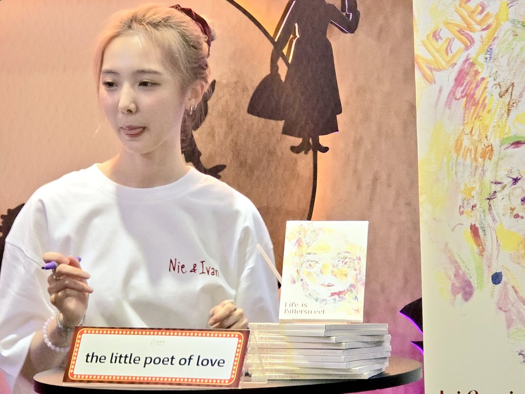 maew​ suphicha tweet media