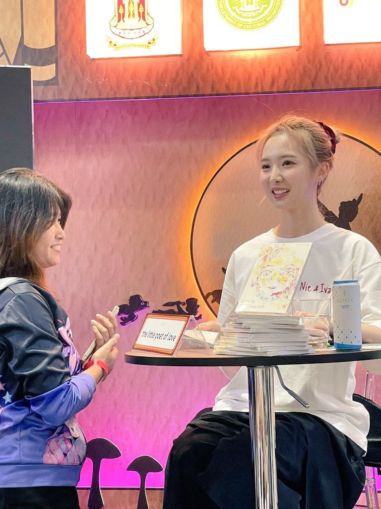 maew​ suphicha tweet media