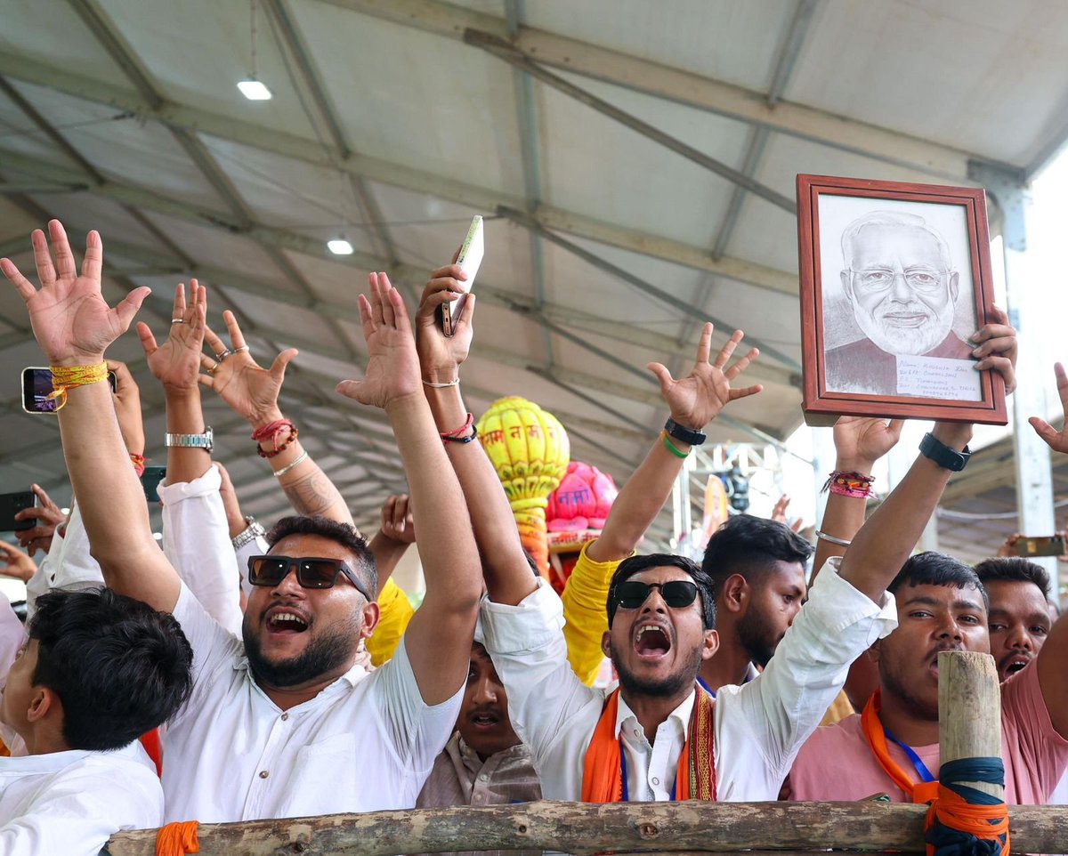 Narendra Modi tweet media