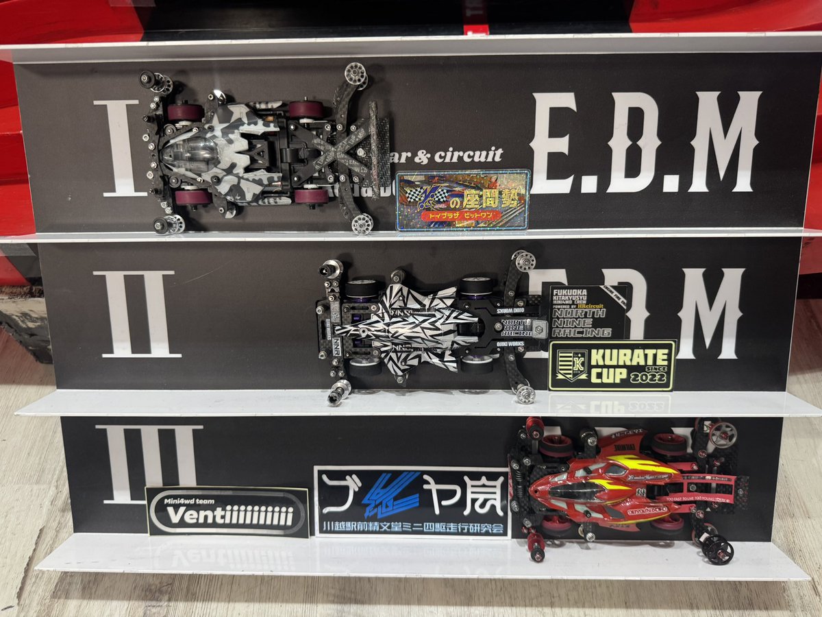 edm__design's tweet image. 【4/5(日)オープン月例デイレース結果】
優勝:きっか選手🏆
準優勝:オジキ選手🥈
3位:しゃも選手🥉

でした‼️
辻褄の合いづらいレイアウト、僅差できっか選手の勝利☺️
おめでとうございます🎈

#EDM
#mini4wd