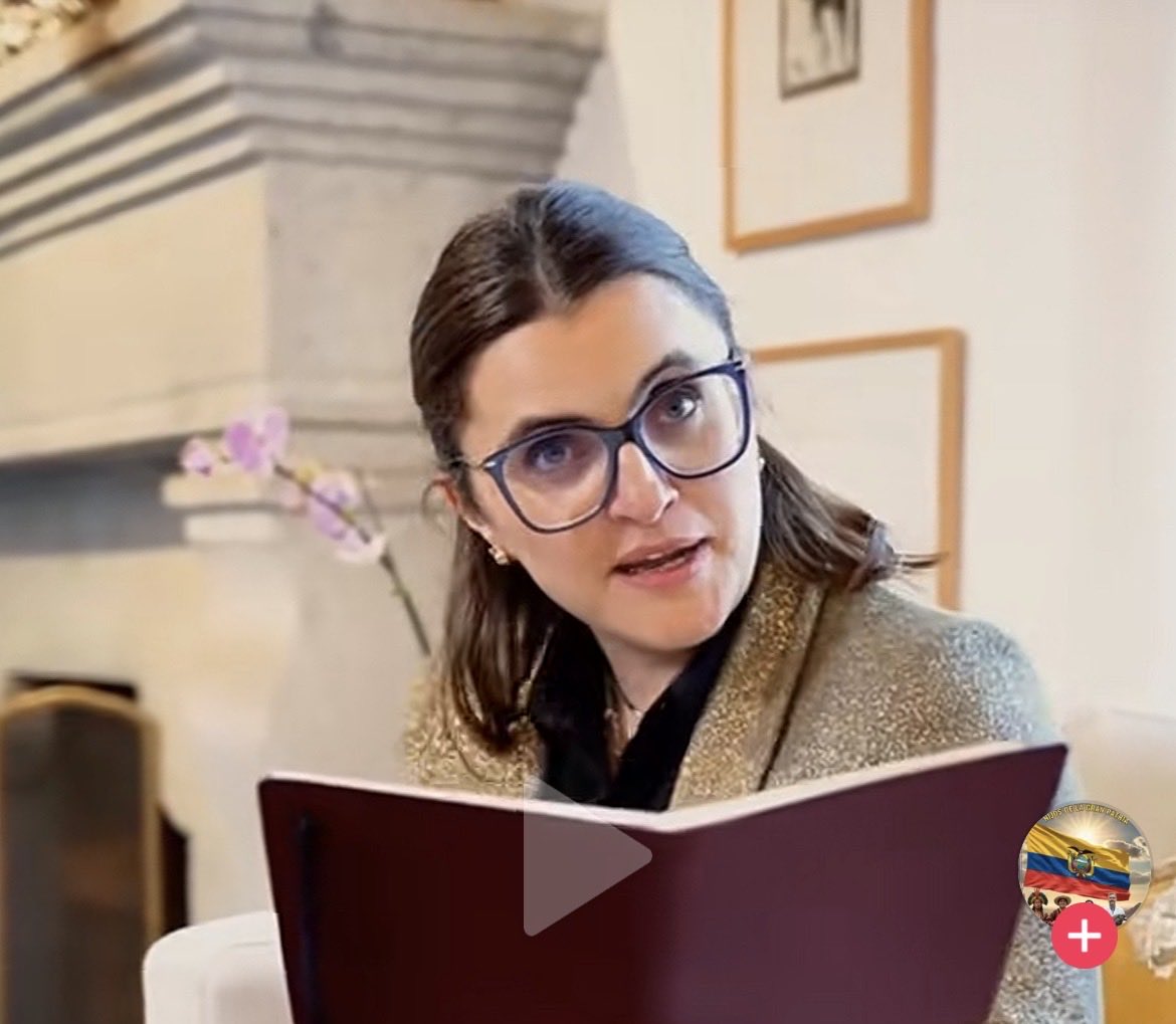 Ariam1986's tweet image. A la Pinto se le ocurrió que hacer un sketch al puro estilo #derbez sería una buena idea. #nosgobiernanpayasos