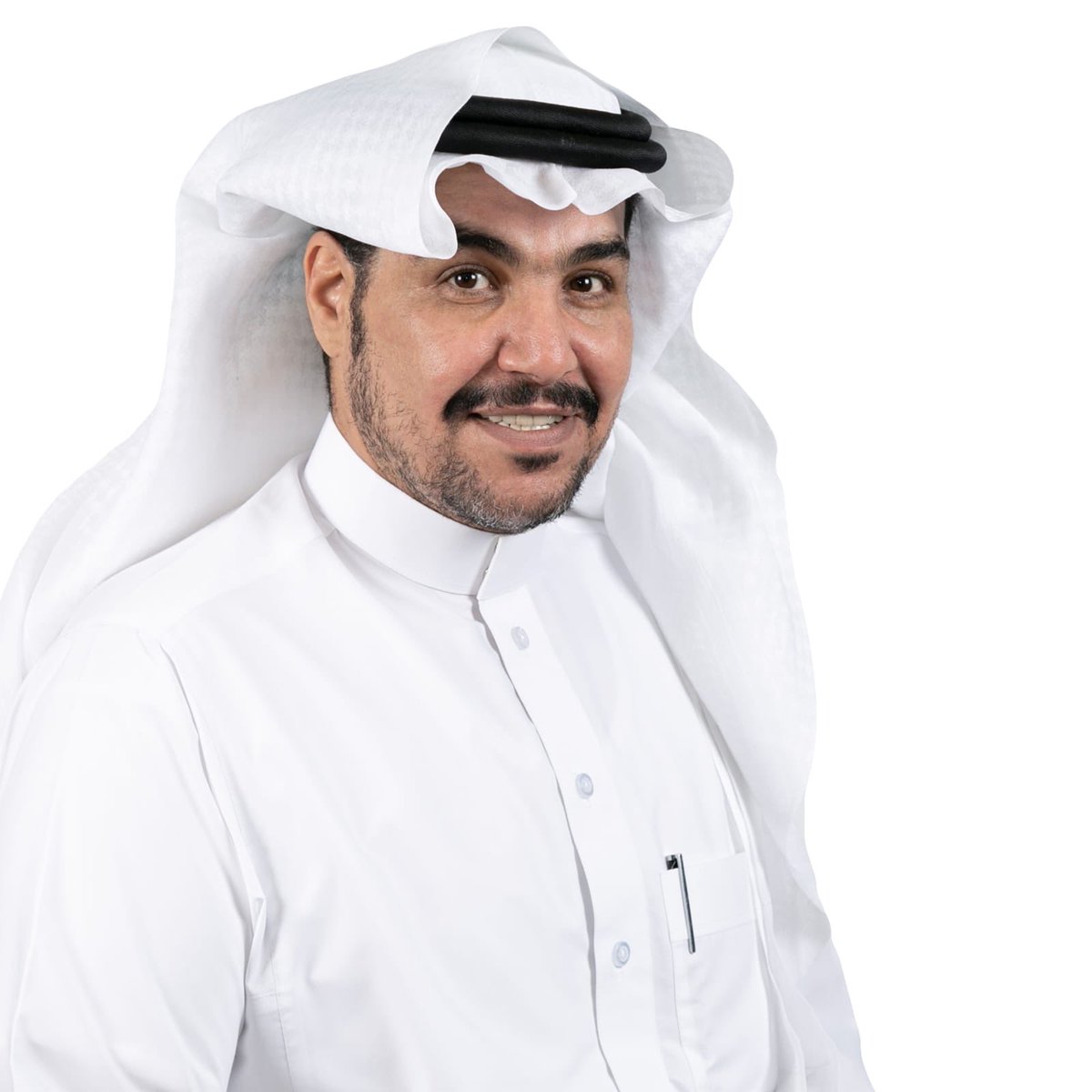KNews2030_KSA's tweet photo. *145 ألف مستفيد: «عناية» توسّع أثرها الصحي في  2025م*
@enayah_5056 

#خبر_الرياض

أصدرت جمعية عناية الصحية تقريرها السنوي لعام 2025م، كاشفةً عن تحقيق أثر صحي متنامٍ، استفاد منه 145,136 مستفيدًا عبر حزمة متكاملة من الخدمات العلاجية والوقائية والتوعوية.
وأوضح التقرير أن الجمعية أنفقت أكثر من 88.2 مليون ريال لتقديم خدماتها الصحية، فيما بلغت القيمة السوقية لهذه الخدمات أكثر من 122.2 مليون ريال، في مؤشر يعكس كفاءة تعظيم الموارد، مدعومةً بشراكات فاعلة أسهمت في خفض التكاليف بنسبة 28% من إجمالي قيمة الخدمات.
وفي جانب التوعية الصحية، تجاوز عدد المشاهدات لبرامج التوعية عبر المنصات الرقمية أكثر من 20,2 مليون مشاهدة إعلامية، شملت برامج التوعية الصحية والتميّز المؤسسي، في دلالة واضحة على اتساع نطاق التأثير المجتمعي، وفاعلية الجهود المبذولة في رفع مستوى الوعي الصحي وتعزيز السلوكيات الوقائية.
كما نظّمت الجمعية 86 مبادرة مجتمعية، استفاد منها 44,471 مستفيدًا، بما يعكس حضورها الفاعل في خدمة المجتمع وتعزيز الصحة العامة.
وشهد العمل التطوعي الصحي نموًا بنسبة 17.5% مقارنةً بالعام السابق، ليصل عدد المتطوعين إلى 3,216 متطوعًا، قدّموا 53,951 ساعة تطوعية، بقيمة اقتصادية تُقدَّر بأكثر من 10.9 مليون ريال، بما يعكس تنامي المشاركة المجتمعية في دعم القطاع الصحي غير الربحي.
وعلى صعيد التميز المؤسسي، واصلت الجمعية ترسيخ مكانتها في مجال التميّز المؤسسي عبر تحقيق ثلاثة إنجازات بارزة، تمثلت في الحصول على شهادة نظم إدارة الجودة في منظمات الرعاية الصحية ISO 7101:2023)) ، وشهادة إدارة الرعاية الصحية المرتكزة على المريض ISO 22956:2021) ) كأول جمعية صحية تنال هذا الاعتماد العالمي، إلى جانب نيلها أعلى تقييم في معيار الاستراتيجية ضمن جائزة تميّز المنظمات غير الربحية لعام 2025م، بما يعكس التزامها الراسخ بمعايير الجودة والتميّز وتطوير الأداء المؤسسي.
وفي مجال الحوكمة، حققت الجمعية نسبة التزام بلغت 99%، ما يعكس نضجها المؤسسي، ويعزّز ثقة الشركاء والداعمين، ويدعم استدامة أعمالها.
وأكد رئيس مجلس الإدارة الدكتور طلعت بن حمزة الوزنة أن هذه الإنجازات تأتي بدعم القيادة الرشيدة – حفظها الله –، مشيرًا إلى استمرار الجمعية في تطوير خدماتها الصحية وتعزيز أثرها بما يواكب مستهدفات رؤية المملكة 2030.
ومن جانبه، أوضح الأمين العام الدكتور سلمان بن عبد الله المطيري أن ما تحقق هو نتاج تكامل التخطيط الاستراتيجي مع التنفيذ والشراكات الفاعلة، مؤكدًا أن الجمعية مستمرة في تطوير برامجها العلاجية والوقائية، وتنمية العمل التطوعي، وفق أعلى معايير الجودة والحوكمة.
وأضاف أن هذه الإنجازات تحققت – بعد توفيق الله – بدعم القيادة الرشيدة، وإسهامات شركاء النجاح، وتكامل الجهود المؤسسية، بما يعزز استدامة الأثر الصحي ويواكب مستهدفات التنمية وجودة الحياة.
كما أعرب عن شكره وتقديره لجميع زملائه الموظفين ومنسوبي الجمعية، لما بذلوه من جهود مخلصة وعطاء متواصل، وما أظهروه من التزام وتفانٍ في أداء أعمالهم، مؤكدًا أن هذه المنجزات هي ثمرة عمل جماعي وروح فريق تسعى باستمرار إلى تحقيق أثر صحي مستدام.