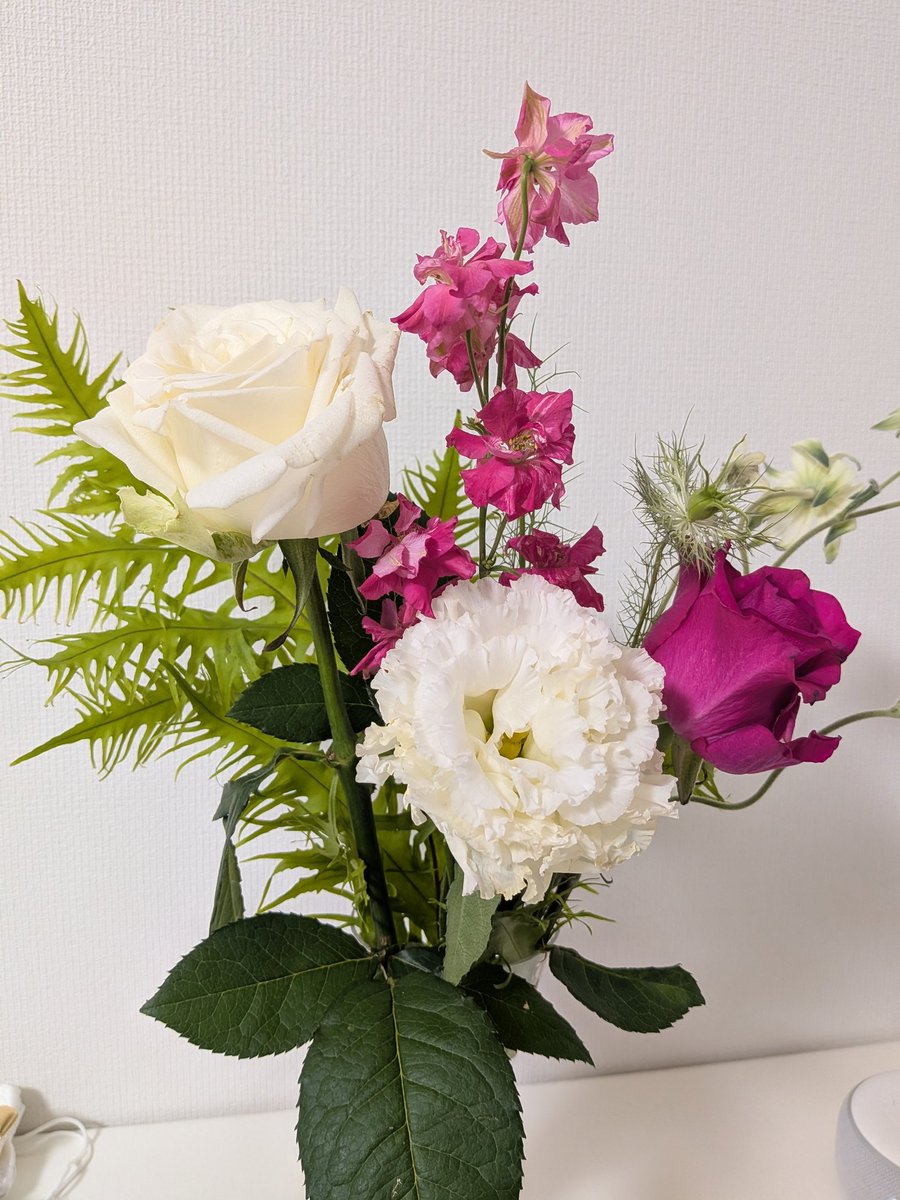 RayRayDaruma's tweet image. ☆3/31の #goodthings☆
1️⃣大学院のゼミの後輩が同じビルにいるのでランチでお邪魔した
素敵な食堂だった

2️⃣お花屋さんがオフィスに来てたので私もお花をいただいた

3️⃣大雨の一日だったけどお花で明るくなった