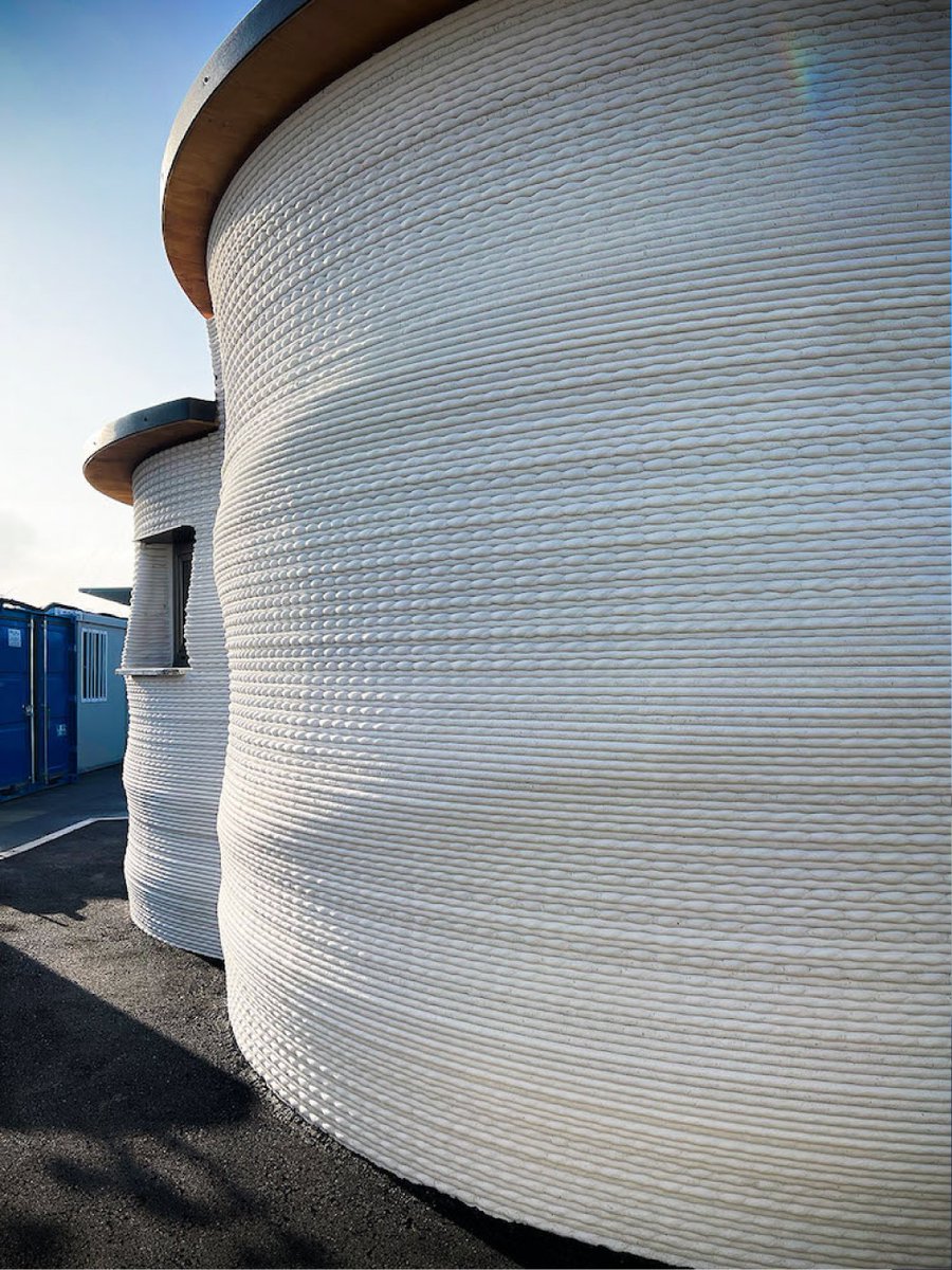 real3DPtech's tweet photo. Milan Bergamo Airport recently inaugurated a 3D printed service building named "Ol Casél," located within the airport's logistics park. The structure serves as a service module and rest area for customs personnel.https://t.co/zDnIeeu2W7 https://t.co/sxIVJ4JIjA