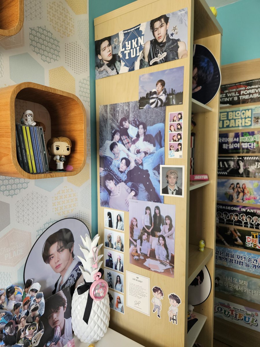viceverseaa's tweet photo. tui officially joined my wall of fame🙏🏻 only my ults can make it here #congrat https://t.co/v7SkFkHFKI