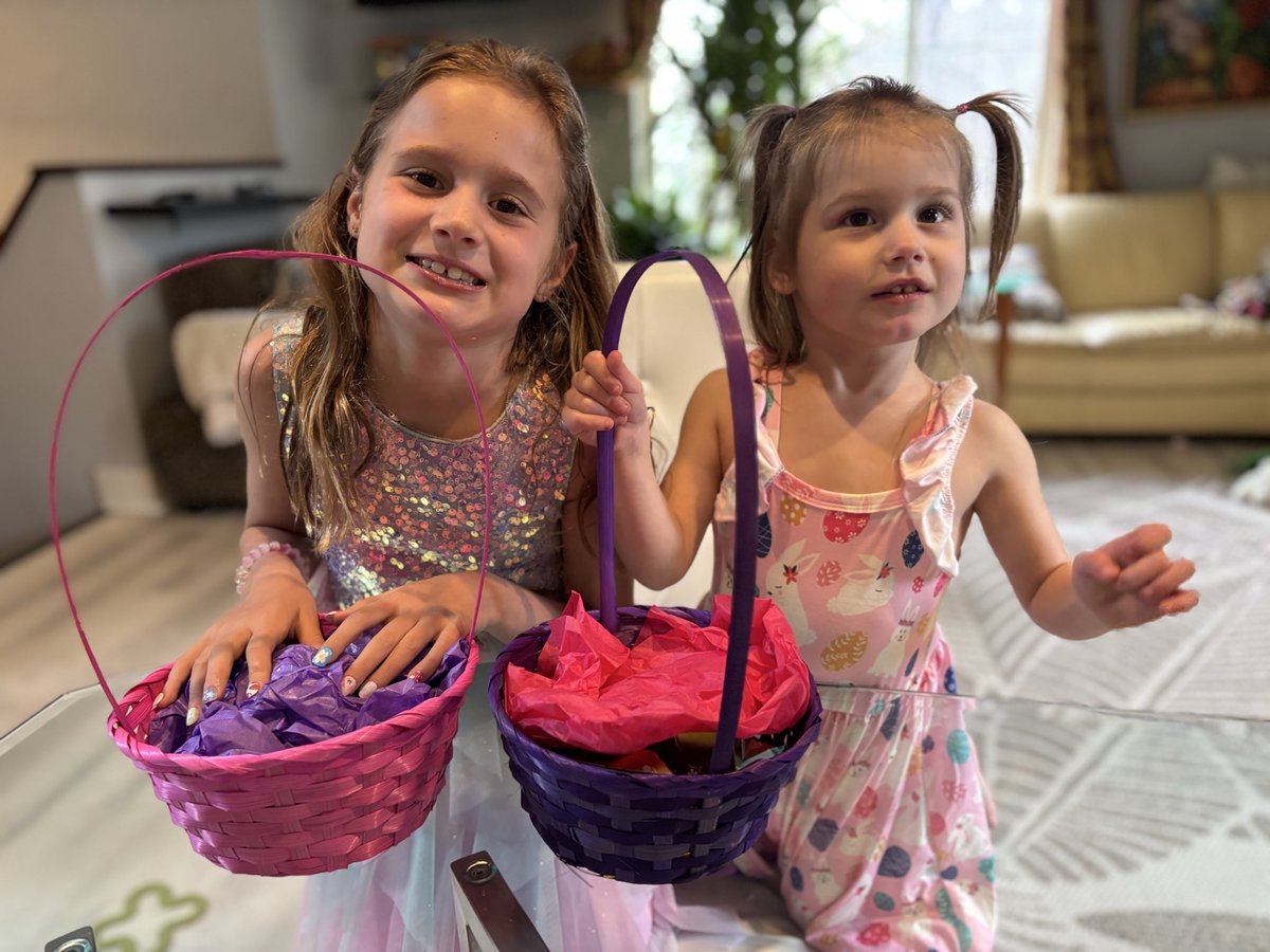 jenkovalov's tweet photo. Happy Easter everyone!! 🩷🐣 https://t.co/KpJWEl7tgt