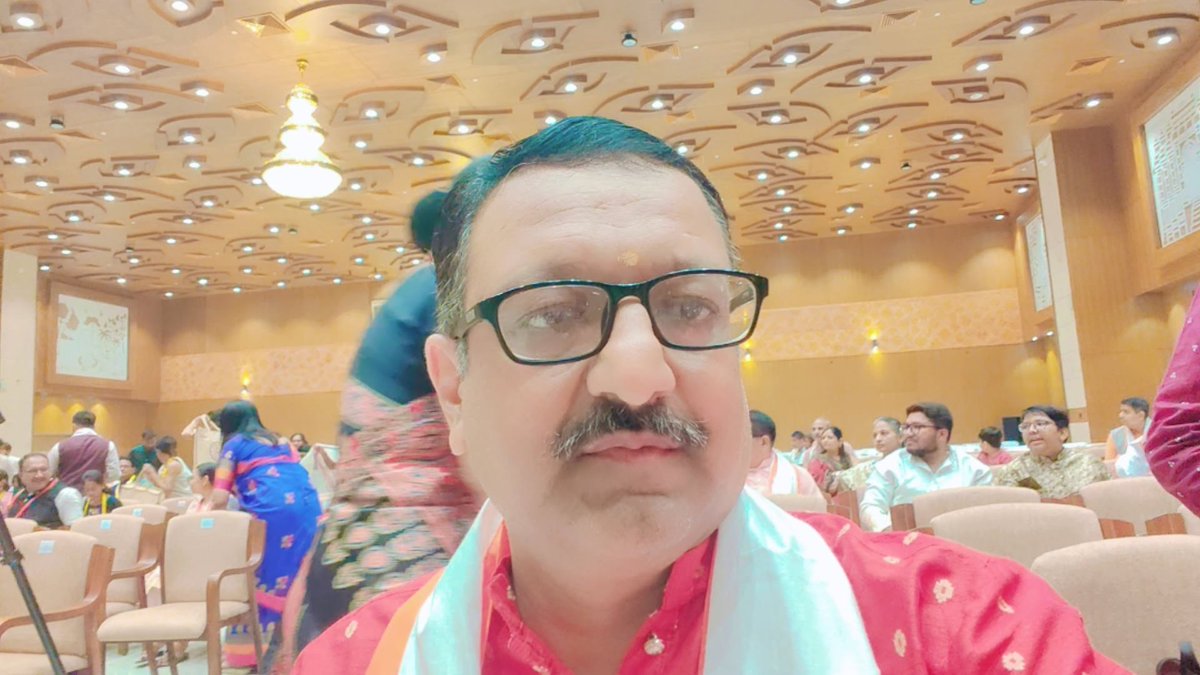 DAkanala's tweet photo. આ તકે મારી શાળા જનતા વિદ્યાલય, તાતણીયાને સંસ્કૃત કક્ષ અર્પણ કરવામાં આવ્યો તે બદલ ગુજરાત રાજ્ય સરકાર અને ગુજરાત રાજ્ય સંસ્કૃત બોર્ડનો આભારી છું. સંસ્કૃત ભાષા આપણા સાંસ્કૃતિક વારસાની આત્મા છે – તેને જાળવી રાખવી અને આગળ ધપાવવી એ આપણી સૌની જવાબદારી છે. https://t.co/P7REPnQvmQ