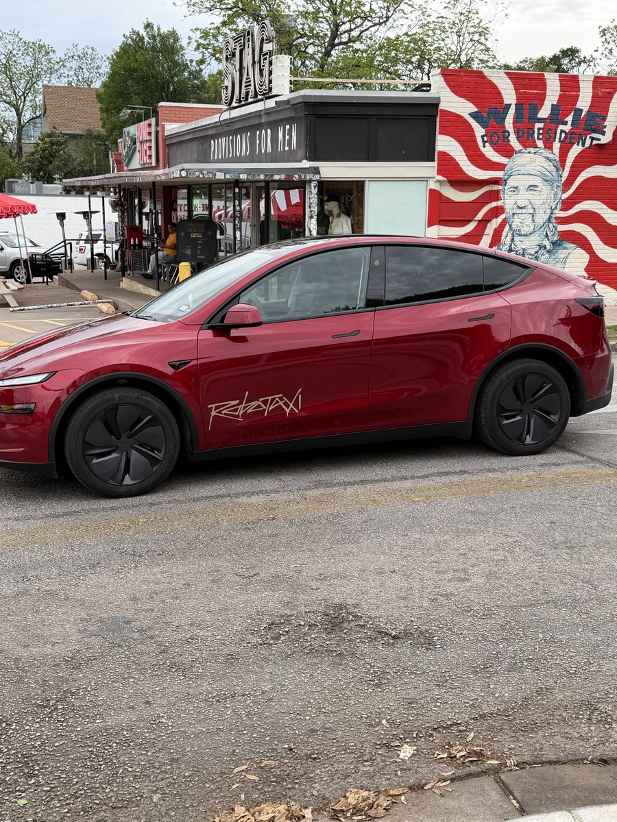First time I’ve seen a robotaxi unsupervised in Austin…

#tesla #robotaxi