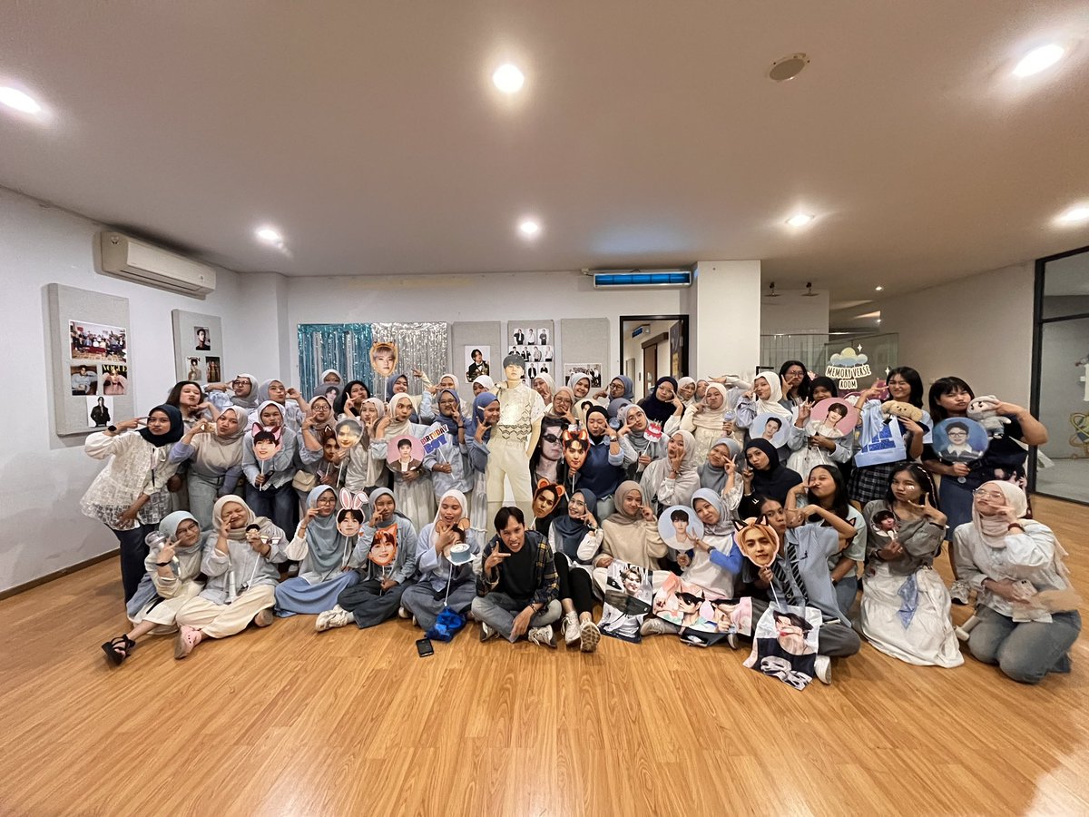 FallinforSVTeam's tweet photo. Bandung showed up LOUD tonight 💎✨
Encore hits different when you watch it with CARATs 🤍
Thank you for the energy, the screams, and the love!

#caratsbandung #seventeen #nobarkonser https://t.co/VKQrszy5dE
