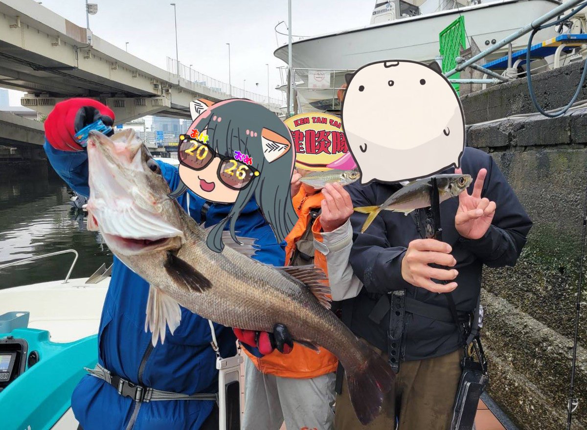 本日の晩ご飯!昨日釣ってきたアジのお刺身となめろう!
写真に撮ってなかったけど25cmを筆頭にまぁまぁのサイズのアジ含めて13匹も釣ってたんだワン!味はいわずもがな💖
また釣りに行かなきゃだワンね〜💖 