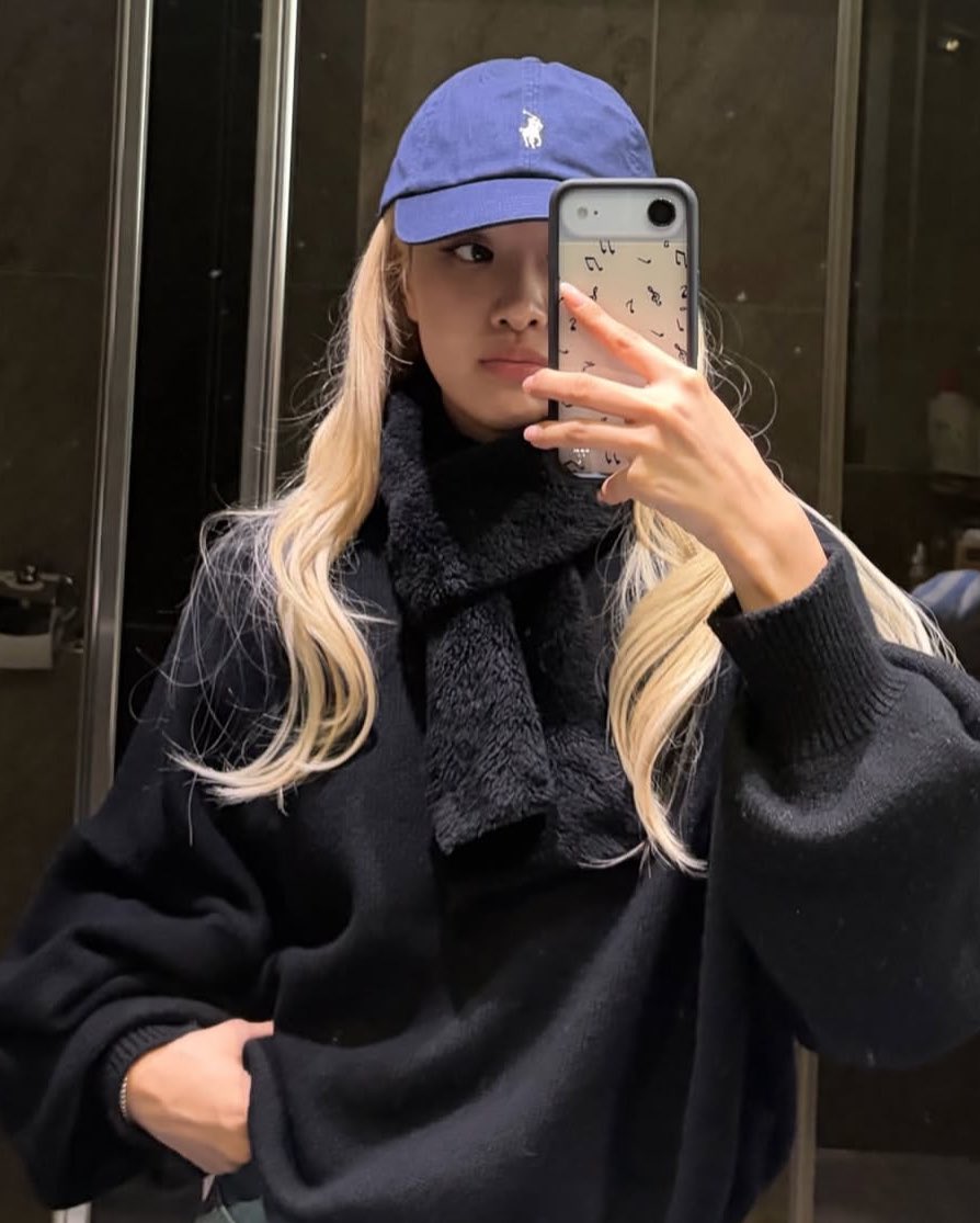 rosé pics tweet media