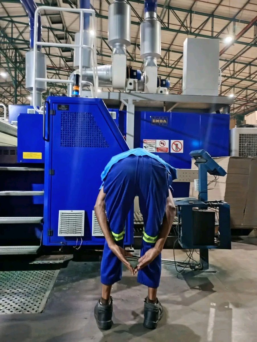 Franz Azezel tweet media