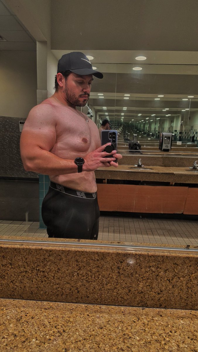 ☺︎︎ 𝐬𝐨𝐦𝐞 𝐠𝐮𝐲 tweet media