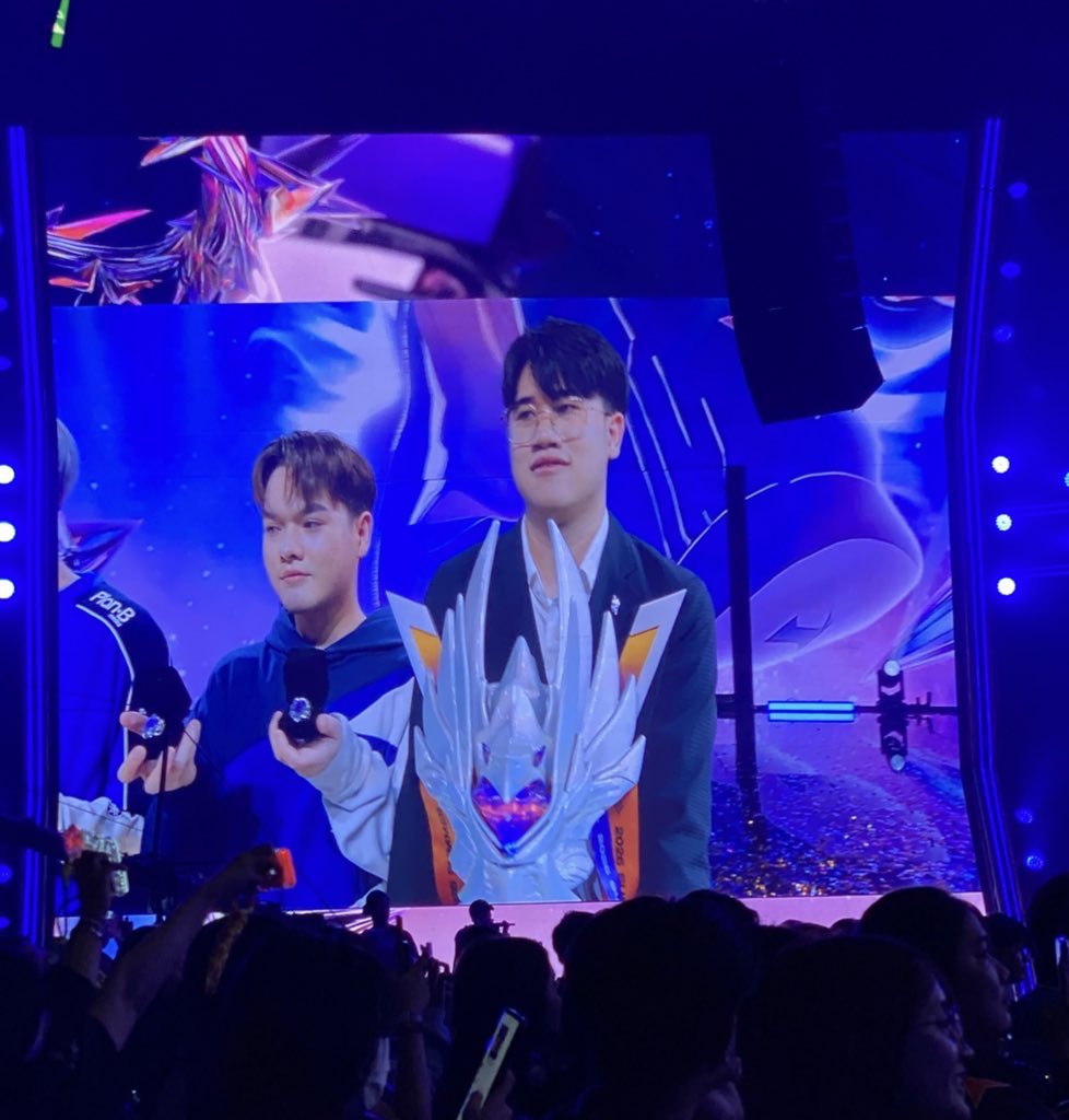 ฟส☃︎🍅 tweet media