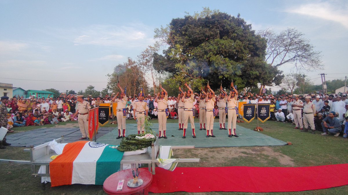 With profound grief n solemn respect, Spl Guard of 152 Bn CRPF paid Guard of Honour to Late ASI/GD Aynal Hoque Jotdder, 27 Bn BSF, a resident of District Goalpara.

The brave soul was accorded full honours as a mark of respect for his dedicated service to the nation.

Jai Hind 🇮🇳